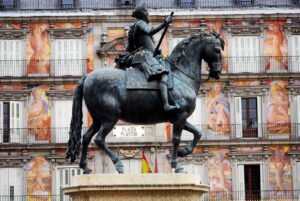 Read more about the article Plaza Mayor, Madrid: A Comprehensive Guide to Its History, Attractions, and Experience